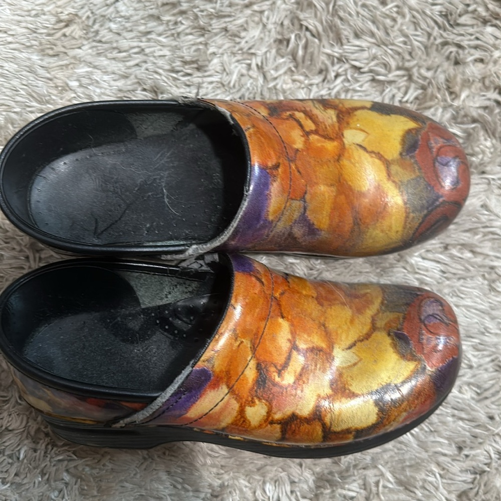Women’s Danksos